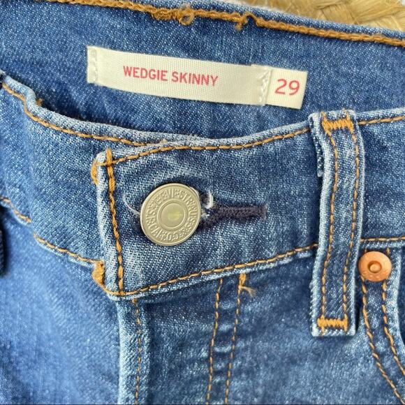 Levi's Womens Button Fly Distressed Wedgie Skinny Jeans Size 29 - Picture 3 of 8